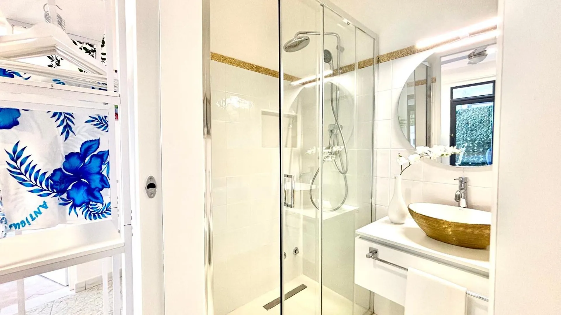 Court View Suites Ταορμίνα